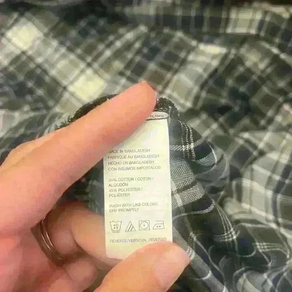 Size Large men’s button down shirt by Van Heusen - Picture 2 of 6